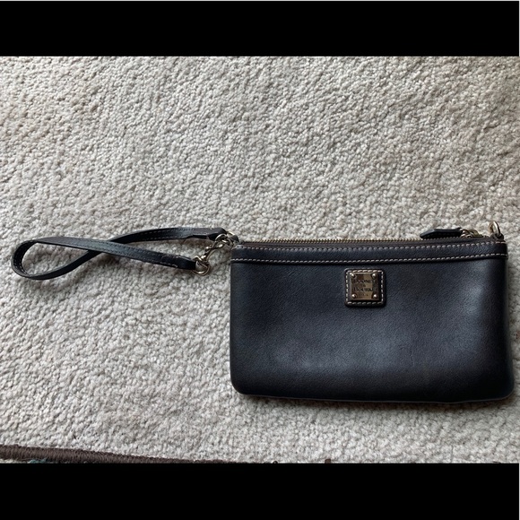 Dooney & Bourke Handbags - Dooney & Bourke wristlet wallet